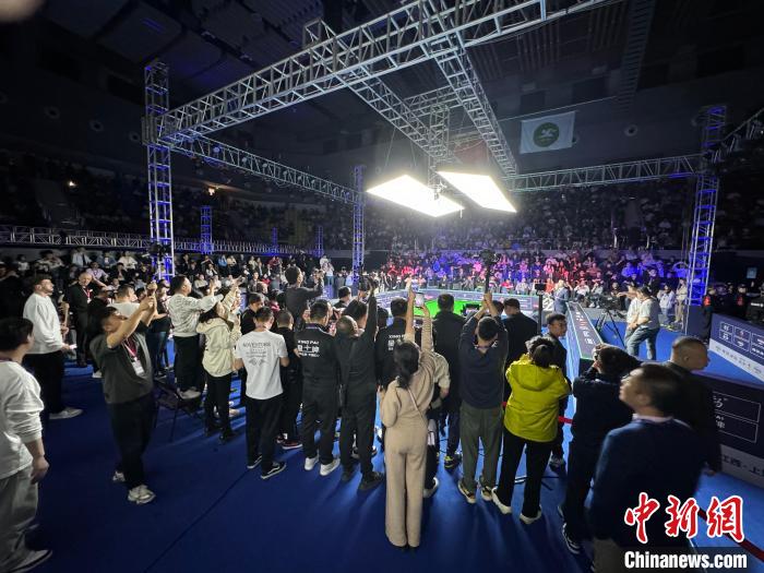 特鲁姆普10-4击败丁俊晖夺得玉山世界公开赛冠军