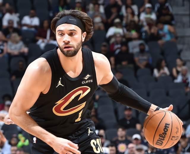 库里伤缺勇士跌至西部第九 骑士迎斯特鲁斯复出