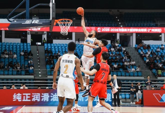 徐昕对阵周琦麦基难掩压力 广州不敌北京