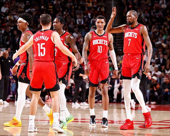 湖人逆转火箭豪取六连胜 芬尼-史密斯单场11+11引