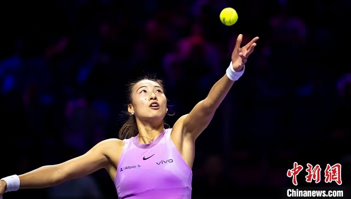 郑钦文首次参赛便晋级WTA年终总决赛四强，书写