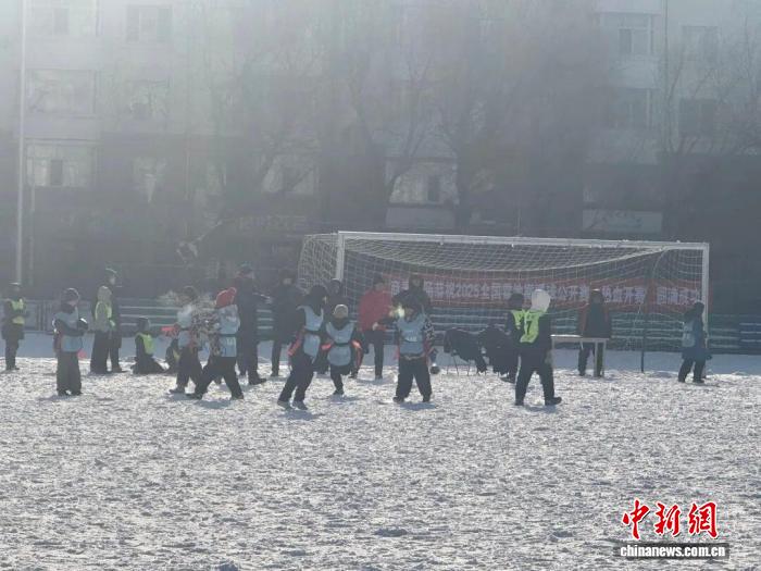 哈尔滨冰城迎来全国雪地
